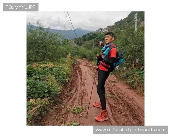 超级越野赛的夜间路标员：防止选手跑错路，越野路段